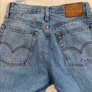 Levi’s wedgie  denim mom jeans 24